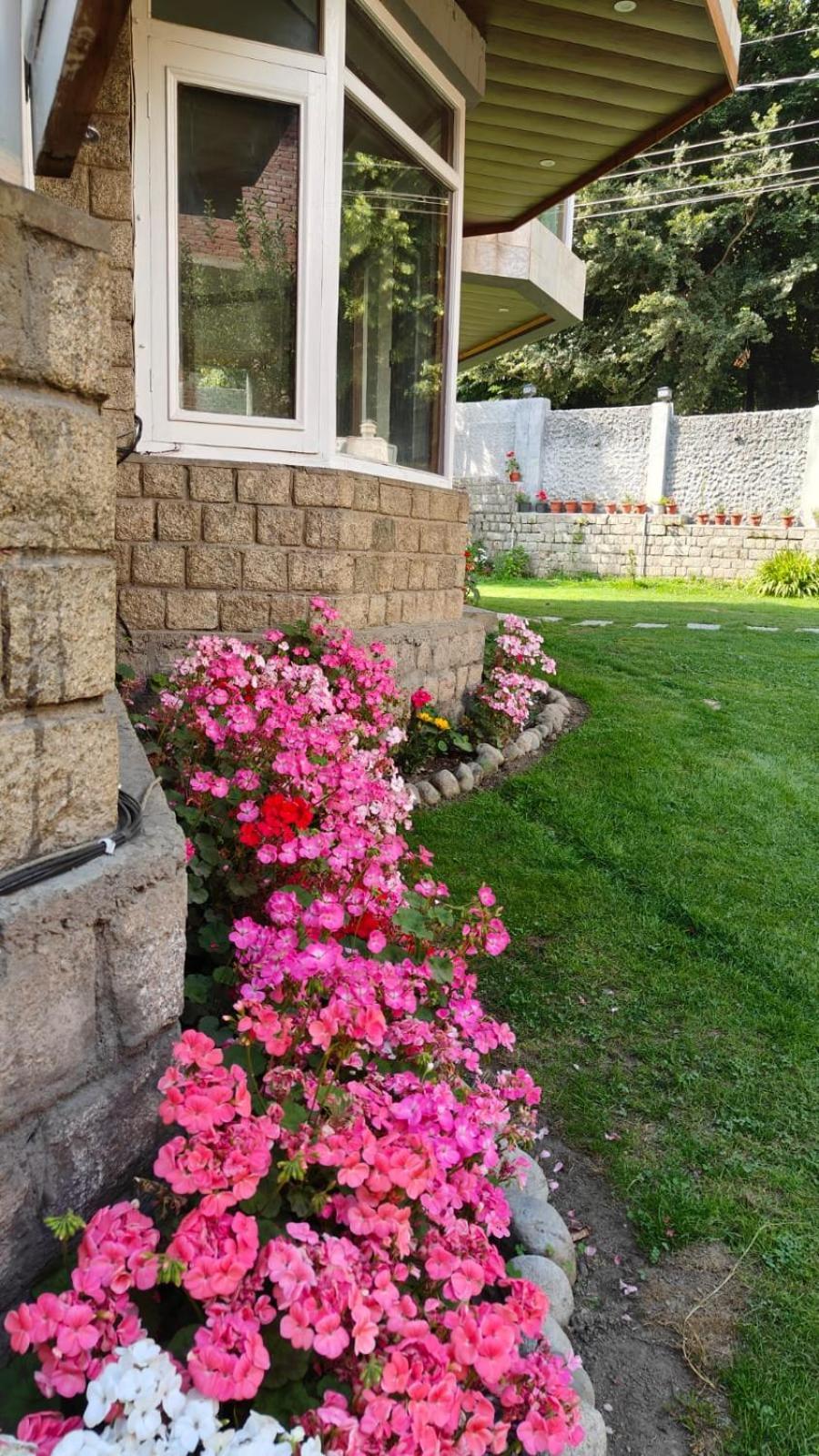 Sparsh Resort, A Boutique Stay - Just 2Kms Uphill From Mall Road, Near Old Manali Exterior photo